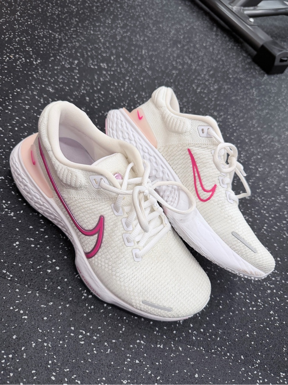 Nike ZoomX Women’s White/Pink Running Shoes with Pink Swoosh 9.5